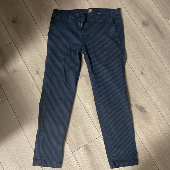 Levi's Black Chinos Classic Straight-Leg - Picture 3 of 5